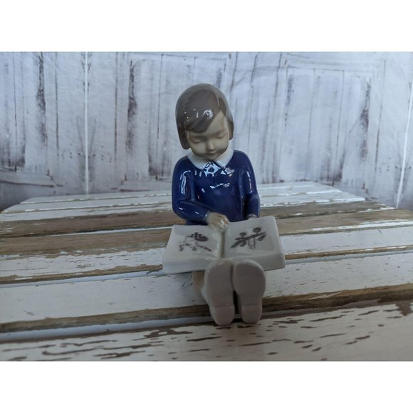 B&g 2247 girl reading book - Picture 2 of 7